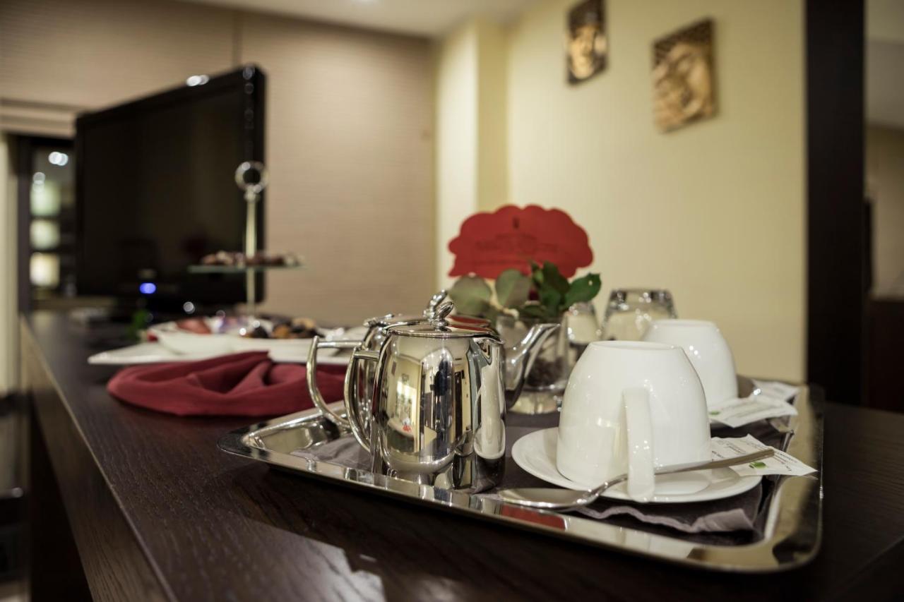 Manhattan Village Hotel Сульмона Экстерьер фото