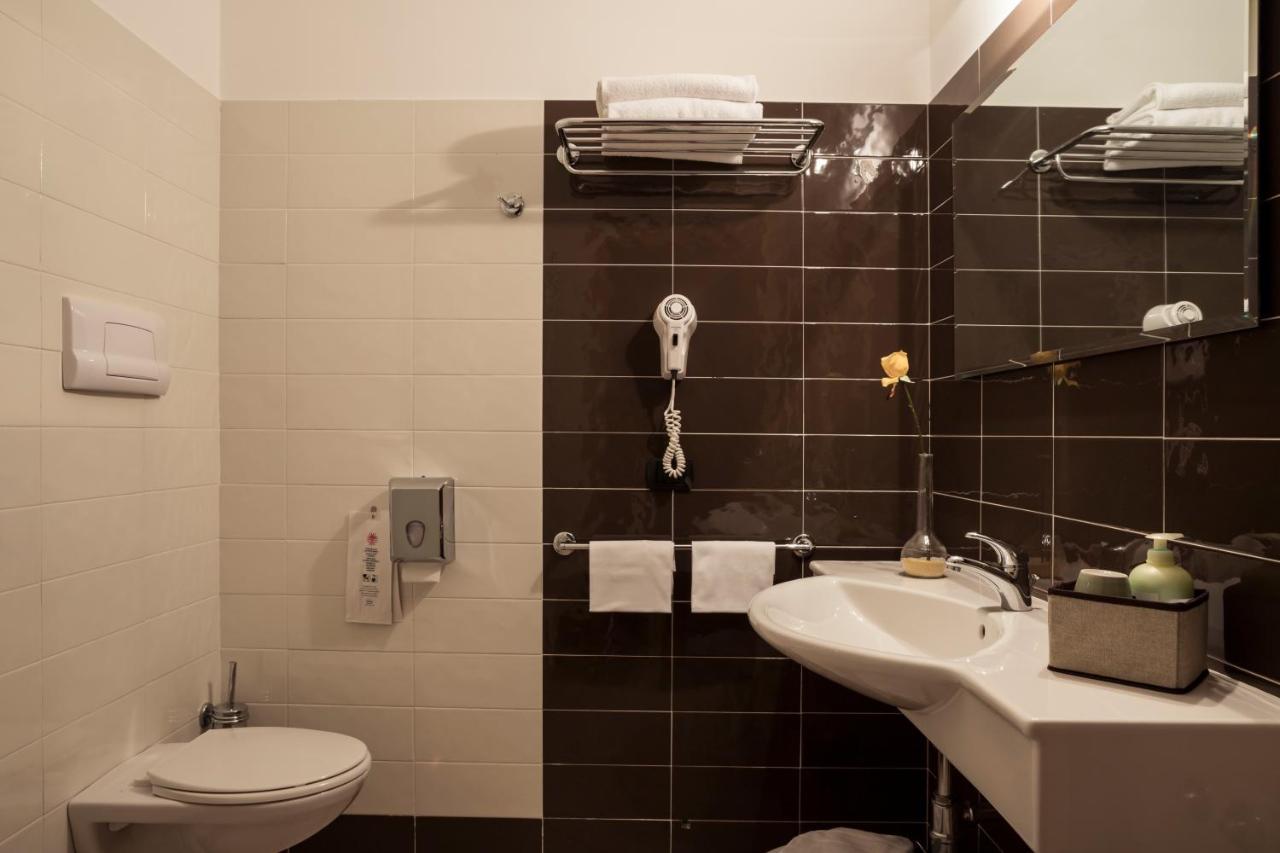 Manhattan Village Hotel Сульмона Экстерьер фото