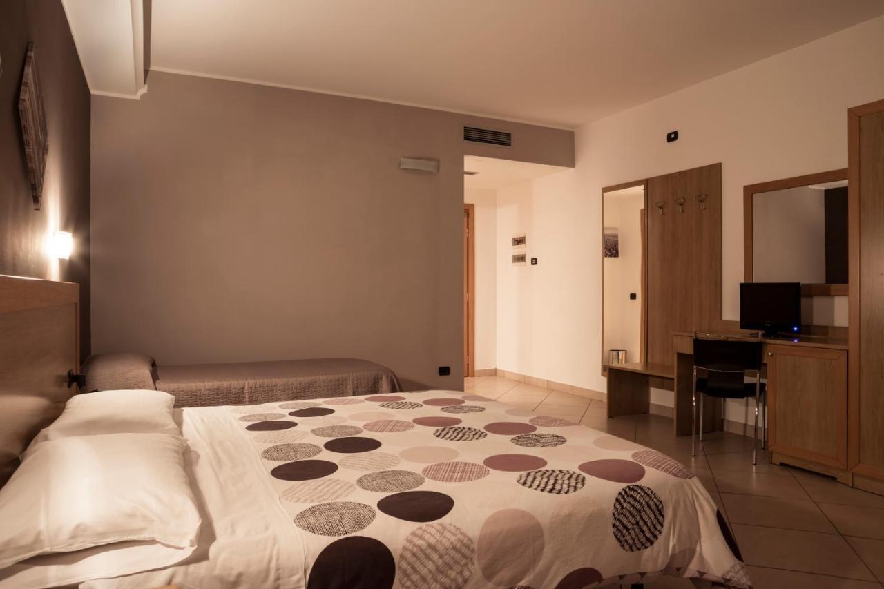 Manhattan Village Hotel Сульмона Экстерьер фото