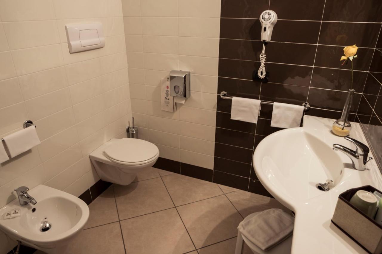 Manhattan Village Hotel Сульмона Экстерьер фото