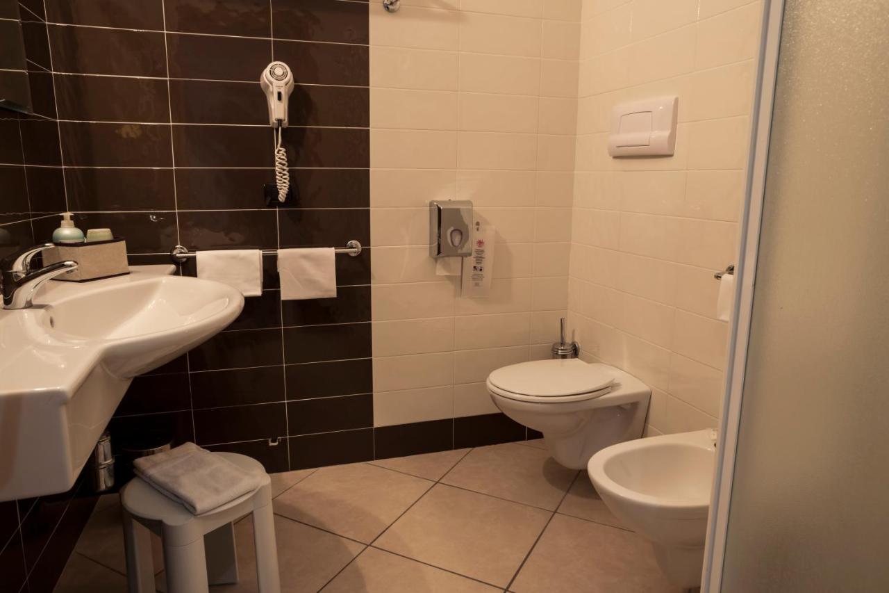 Manhattan Village Hotel Сульмона Экстерьер фото
